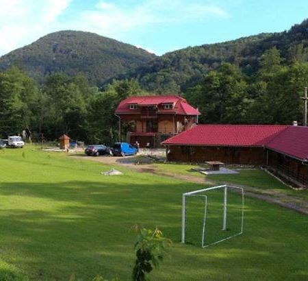 Pensiunea La Busu -Bigar Bozovici ภายนอก รูปภาพ